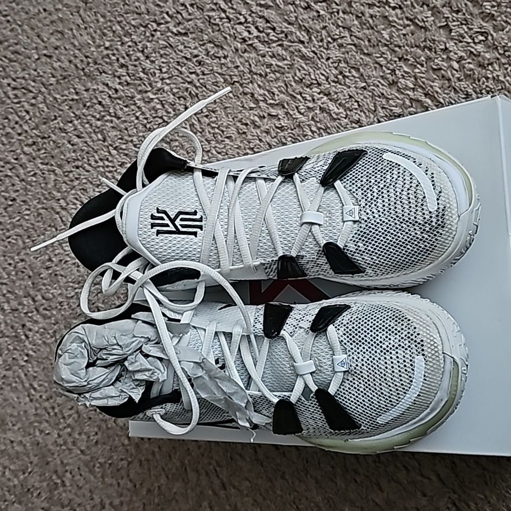 Kyrie Low 4